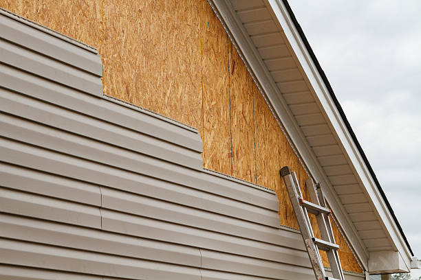 Professional Siding technician working in Utica, SC